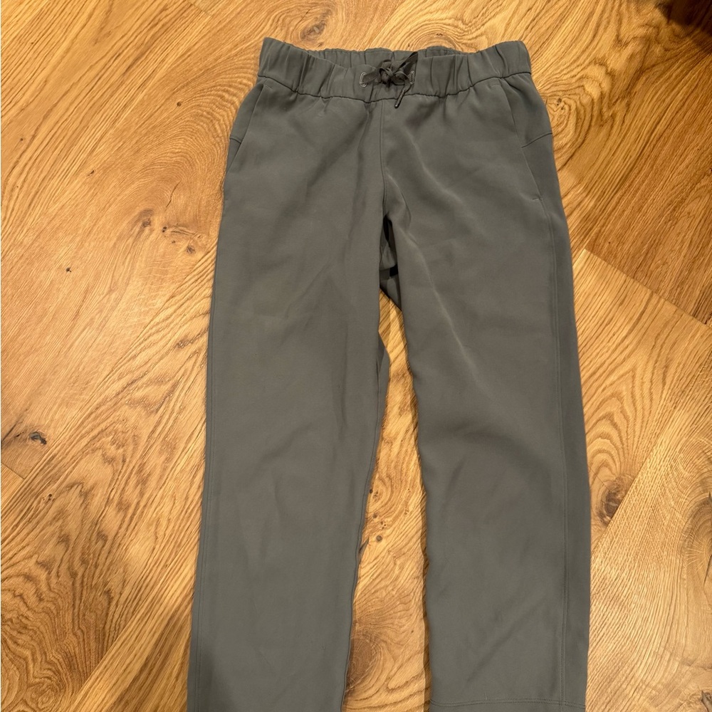 Lululemon Sage Green Capri On the Fly Pants size 4